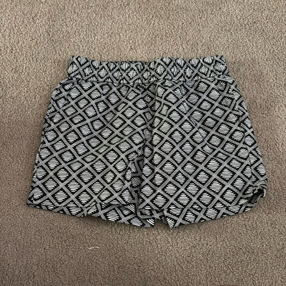 J.Crew Chino- Black and White Patterned Women's Linen blend Shorts size 0 - Picture 1 of 7